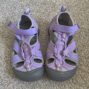 Kids keen sandals size 11